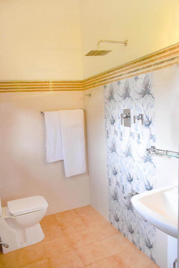Rock Edge Residence Kandy Esterno foto