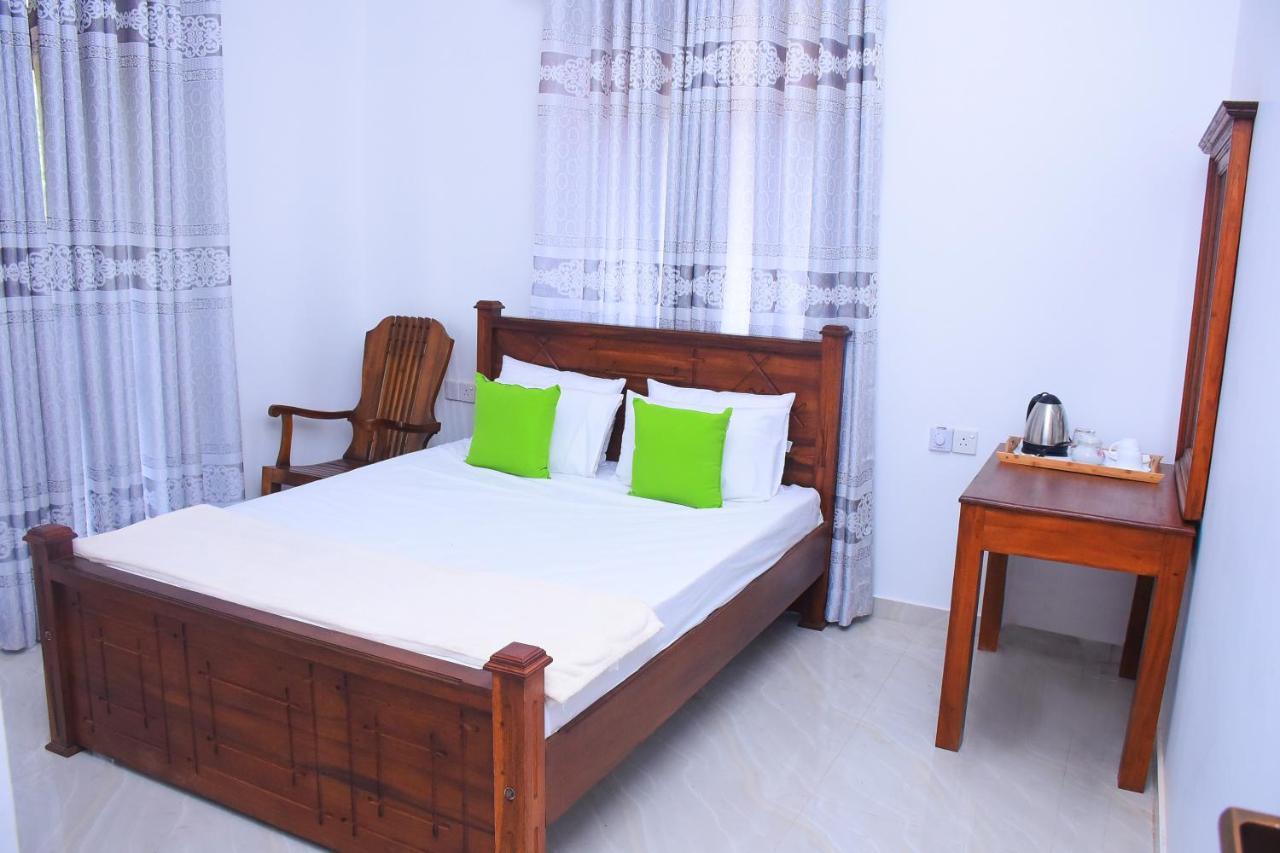 Rock Edge Residence Kandy Esterno foto