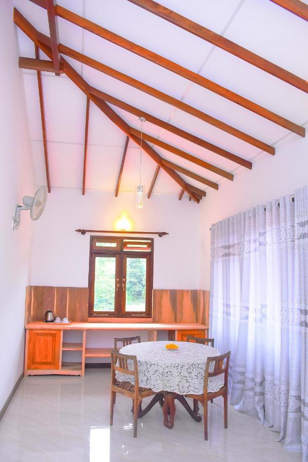 Rock Edge Residence Kandy Esterno foto